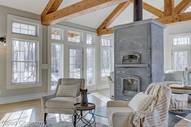 2190 Mac Farm Circle, Milford, MI 48380