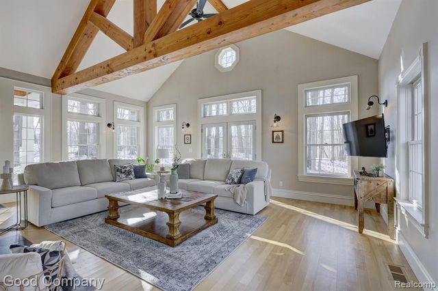 2190 Mac Farm Circle, Milford, MI 48380