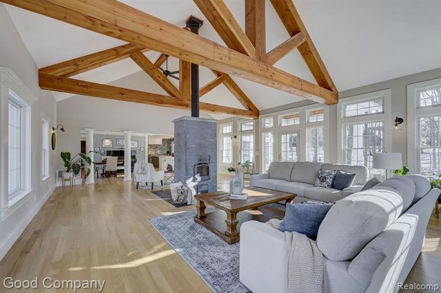 2190 Mac Farm Circle, Milford, MI 48380