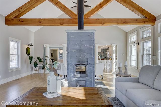 2190 Mac Farm Circle, Milford, MI 48380