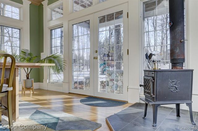 2190 Mac Farm Circle, Milford, MI 48380