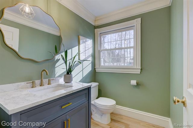 2190 Mac Farm Circle, Milford, MI 48380