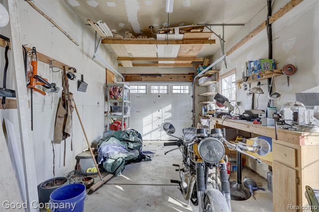 2190 Mac Farm Circle, Milford, MI 48380