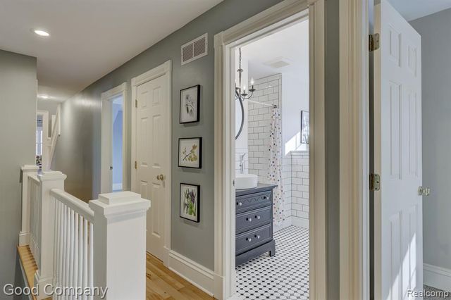 2190 Mac Farm Circle, Milford, MI 48380