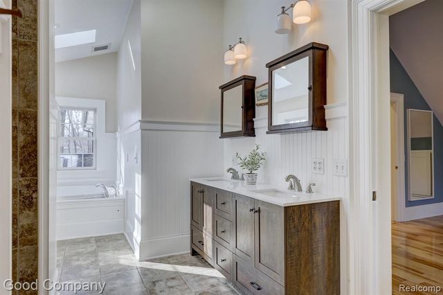 2190 Mac Farm Circle, Milford, MI 48380