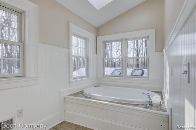 2190 Mac Farm Circle, Milford, MI 48380