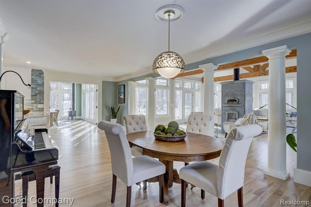 2190 Mac Farm Circle, Milford, MI 48380