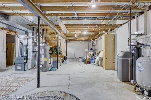 2190 Mac Farm Circle, Milford, MI 48380