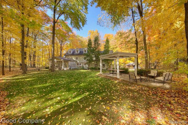 2190 Mac Farm Circle, Milford, MI 48380