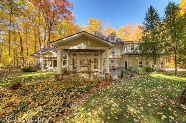 2190 Mac Farm Circle, Milford, MI 48380