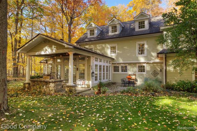 2190 Mac Farm Circle, Milford, MI 48380