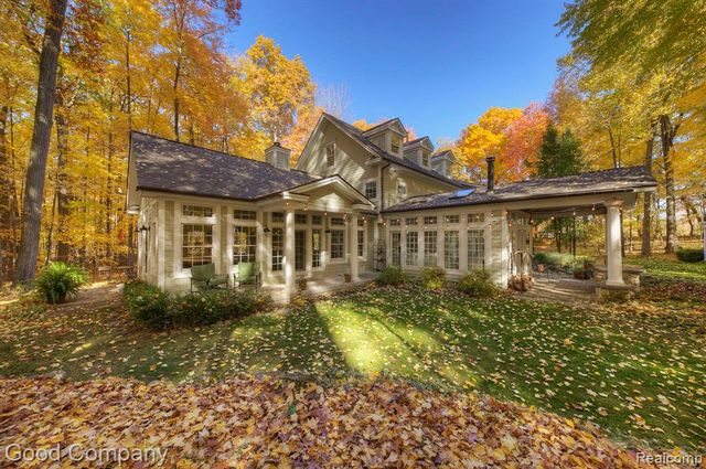 2190 Mac Farm Circle, Milford, MI 48380