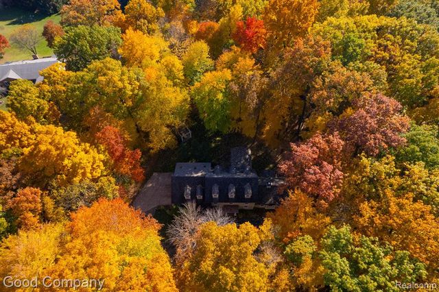 2190 Mac Farm Circle, Milford, MI 48380