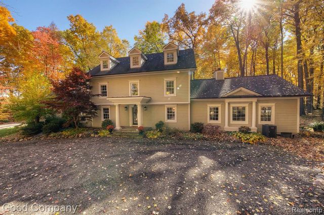 2190 Mac Farm Circle, Milford, MI 48380