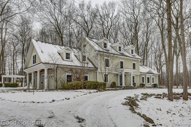 2190 Mac Farm Circle, Milford, MI 48380