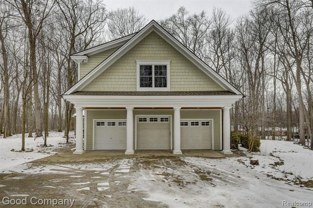 2190 Mac Farm Circle, Milford, MI 48380