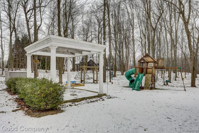 2190 Mac Farm Circle, Milford, MI 48380