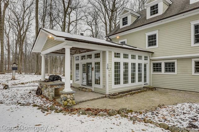 2190 Mac Farm Circle, Milford, MI 48380