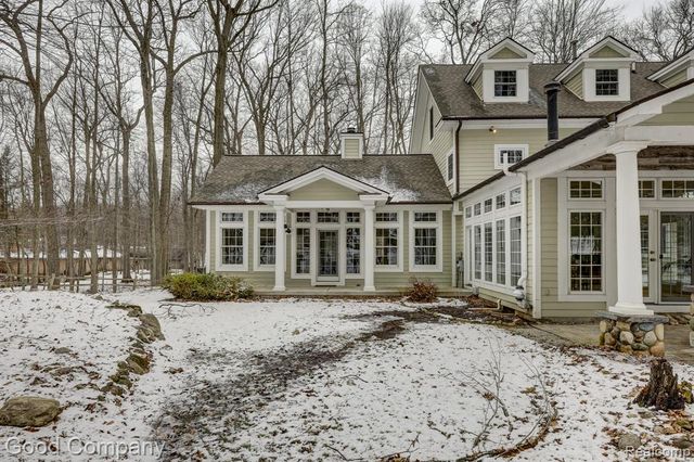 2190 Mac Farm Circle, Milford, MI 48380