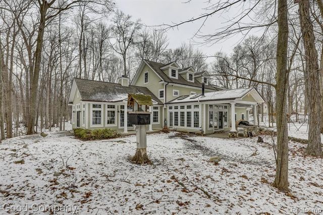 2190 Mac Farm Circle, Milford, MI 48380