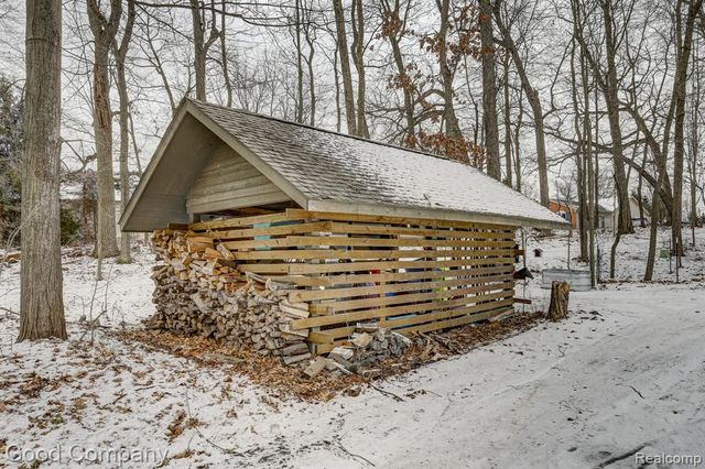 2190 Mac Farm Circle, Milford, MI 48380