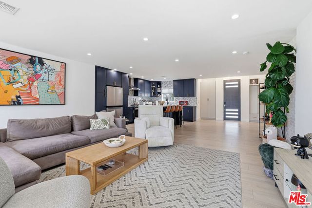 17460 Cohasset Street, Van Nuys, CA 91406