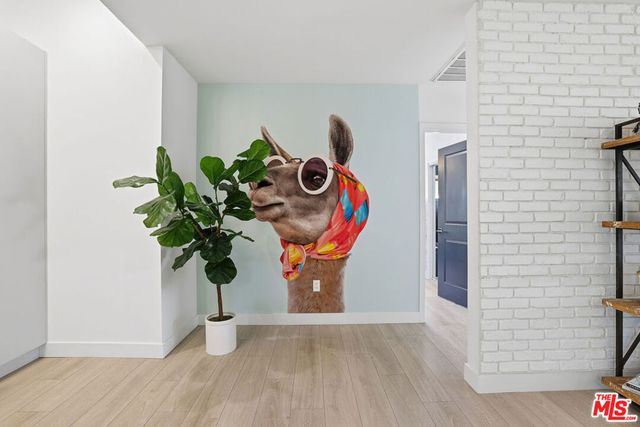 17460 Cohasset Street, Van Nuys, CA 91406