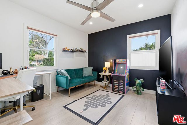 17460 Cohasset Street, Van Nuys, CA 91406