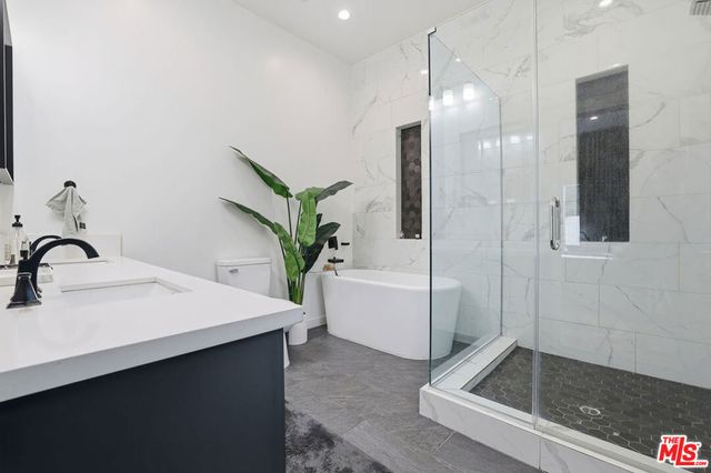 17460 Cohasset Street, Van Nuys, CA 91406