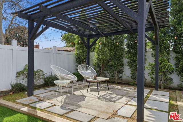 17460 Cohasset Street, Van Nuys, CA 91406