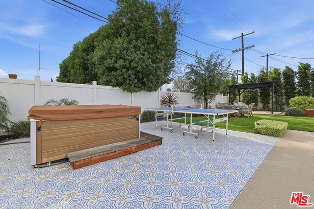 17460 Cohasset Street, Van Nuys, CA 91406