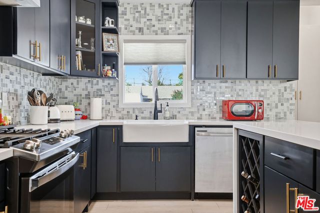 17460 Cohasset Street, Van Nuys, CA 91406