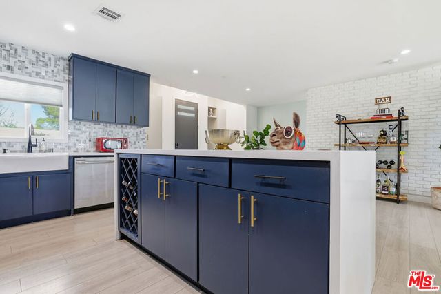 17460 Cohasset Street, Van Nuys, CA 91406