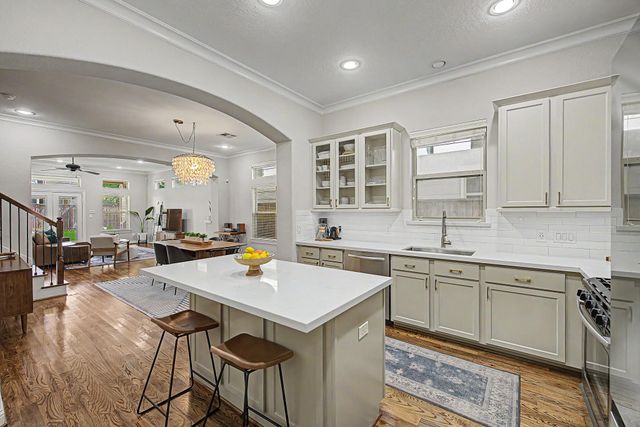 1005 W 24th Street, Houston, TX 77008
