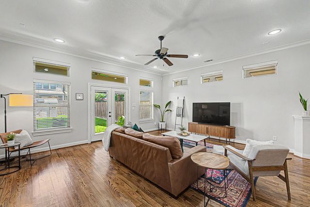 1005 W 24th Street, Houston, TX 77008