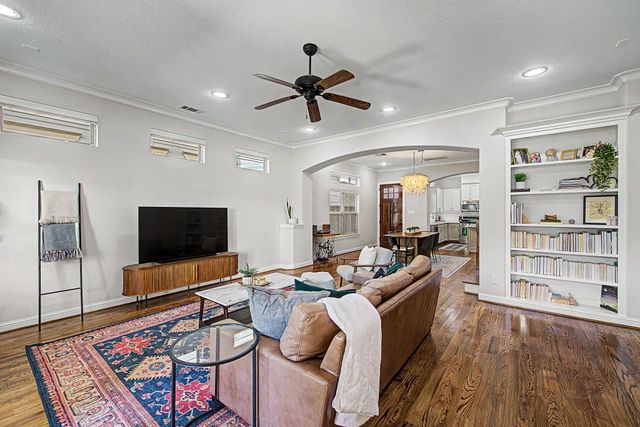 1005 W 24th Street, Houston, TX 77008