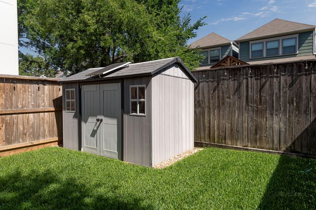1005 W 24th Street, Houston, TX 77008