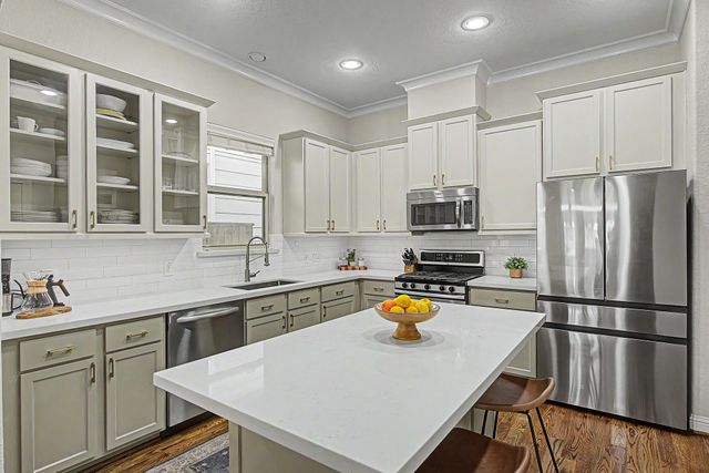 1005 W 24th Street, Houston, TX 77008