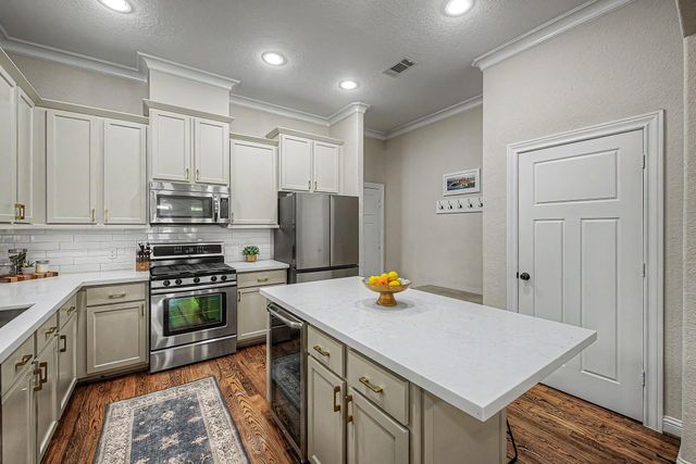 1005 W 24th Street, Houston, TX 77008