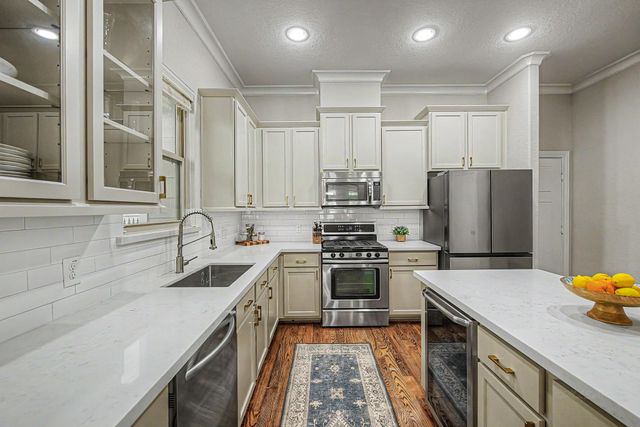 1005 W 24th Street, Houston, TX 77008