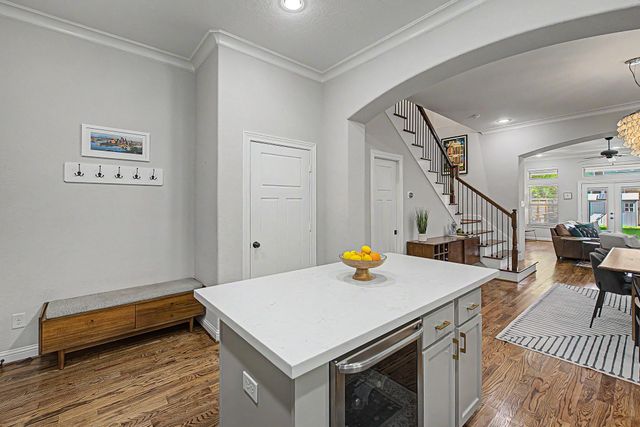 1005 W 24th Street, Houston, TX 77008