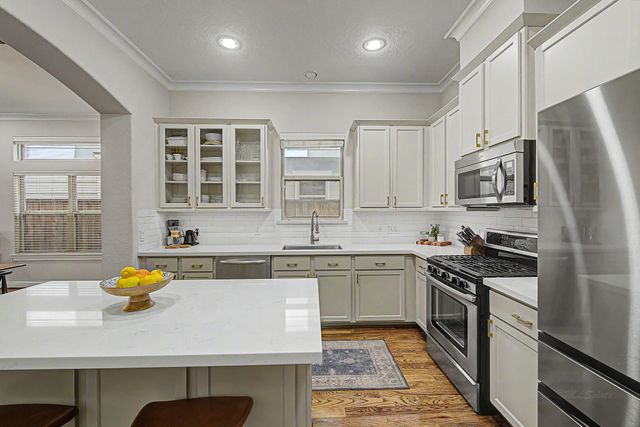 1005 W 24th Street, Houston, TX 77008