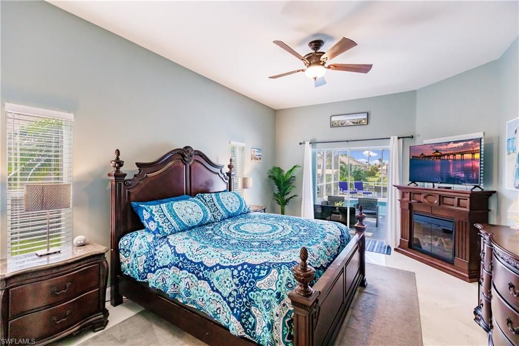 Image 10 of property listing at 2910 37th TER, Cape Coral, FL 33914