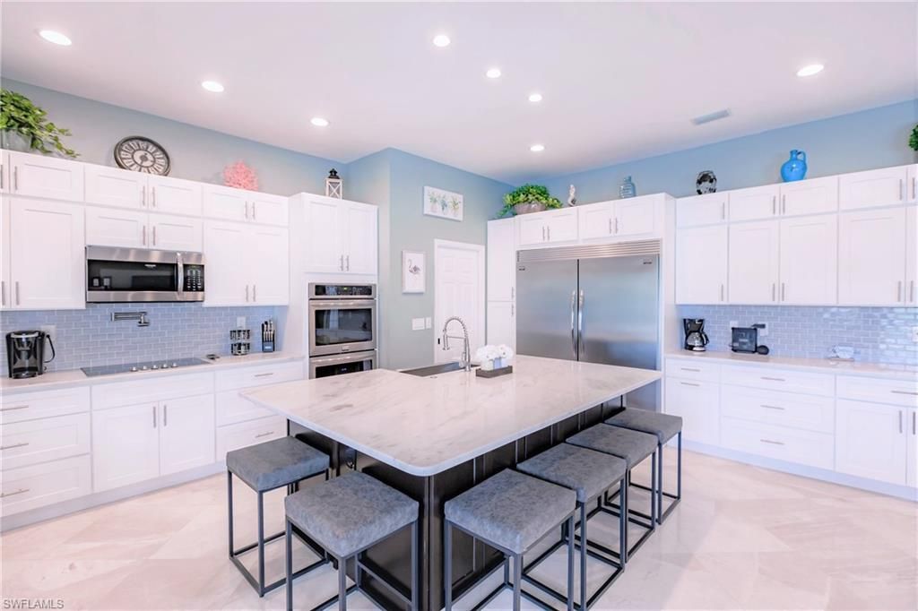 Image 5 of property listing at 2910 37th TER, Cape Coral, FL 33914