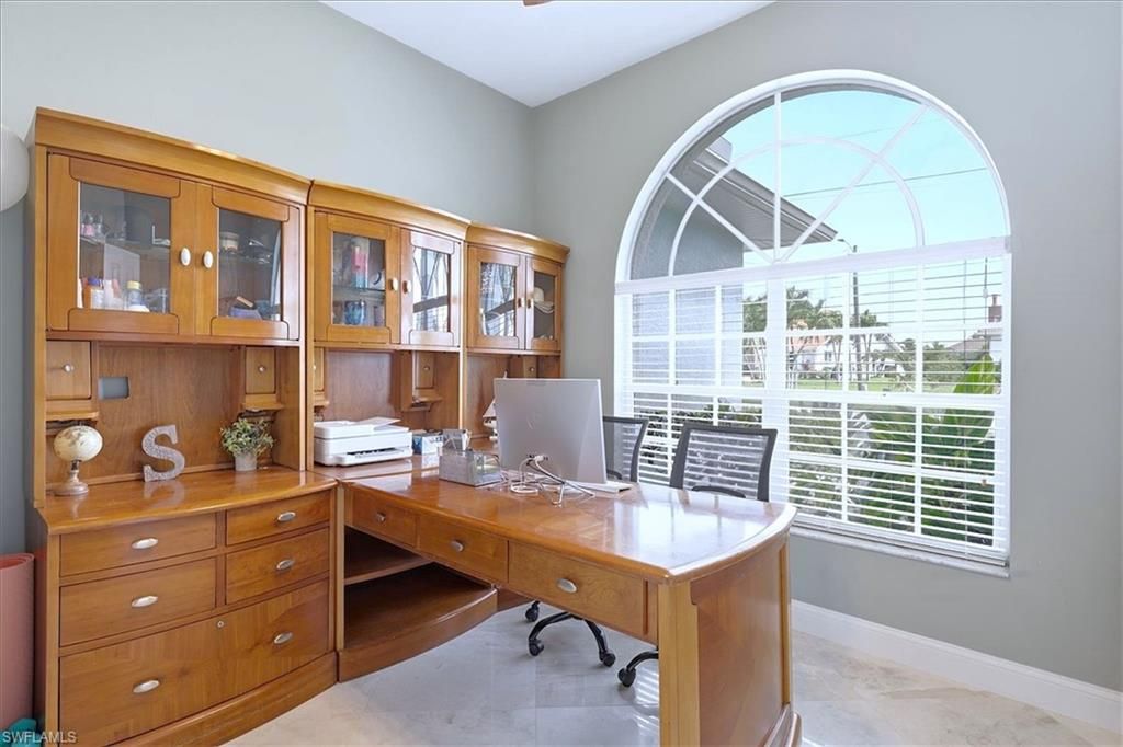 Image 9 of property listing at 2910 37th TER, Cape Coral, FL 33914