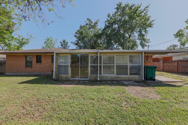 10038 Lazy Oaks Street, Houston, TX 77080