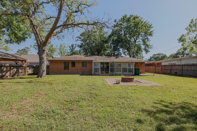 10038 Lazy Oaks Street, Houston, TX 77080