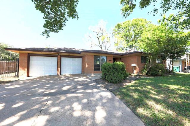 10038 Lazy Oaks Street, Houston, TX 77080