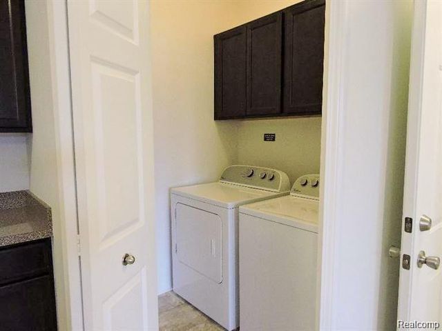 1074 W Summerfield Glen Circle, Ann Arbor, MI 48103