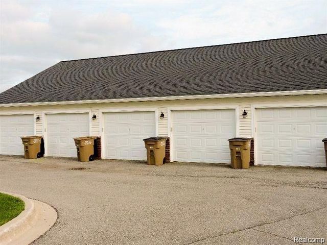 1074 W Summerfield Glen Circle, Ann Arbor, MI 48103
